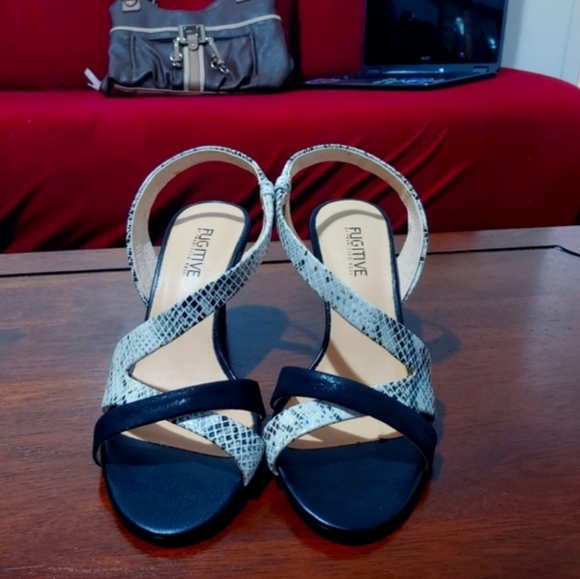 AVAILABLE ONLY IN THE BUNDLE, Fugitive By Francesco Rossi, From Paris, size 37. - Picture 3 of 11